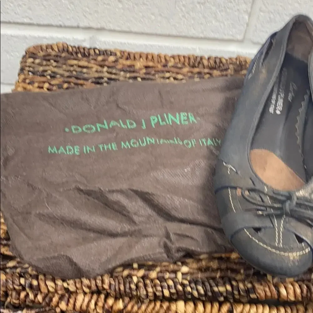 Donald Pliner Women's Black & Gold Flats Loafers With Bow Tie On Top Size 6.5